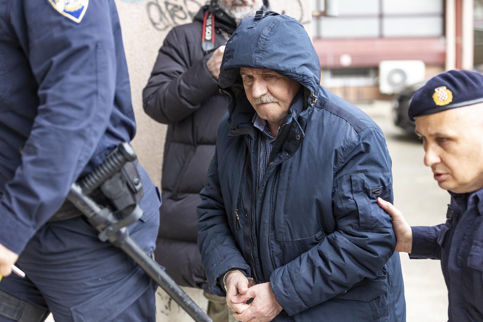 18.01.2024., Osijek - Privodjenje Zvonka Bedea i osumnjicenih za odovornost pozara u Drava International, Zvonko Bede u pratnji policije stigao u opcinsko drzavno odvjetnistvo Photo: Davor Javorovic/PIXSELL