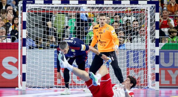 18.01.2024., Njemacka, Koeln - EHF Europsko prvenstvo u rukometu 2024. u Njemackoj. Drugi krug, Francuska - Hrvatska. Dominik Kuzmanovic. Photo: Sanjin Strukic/PIXSELL