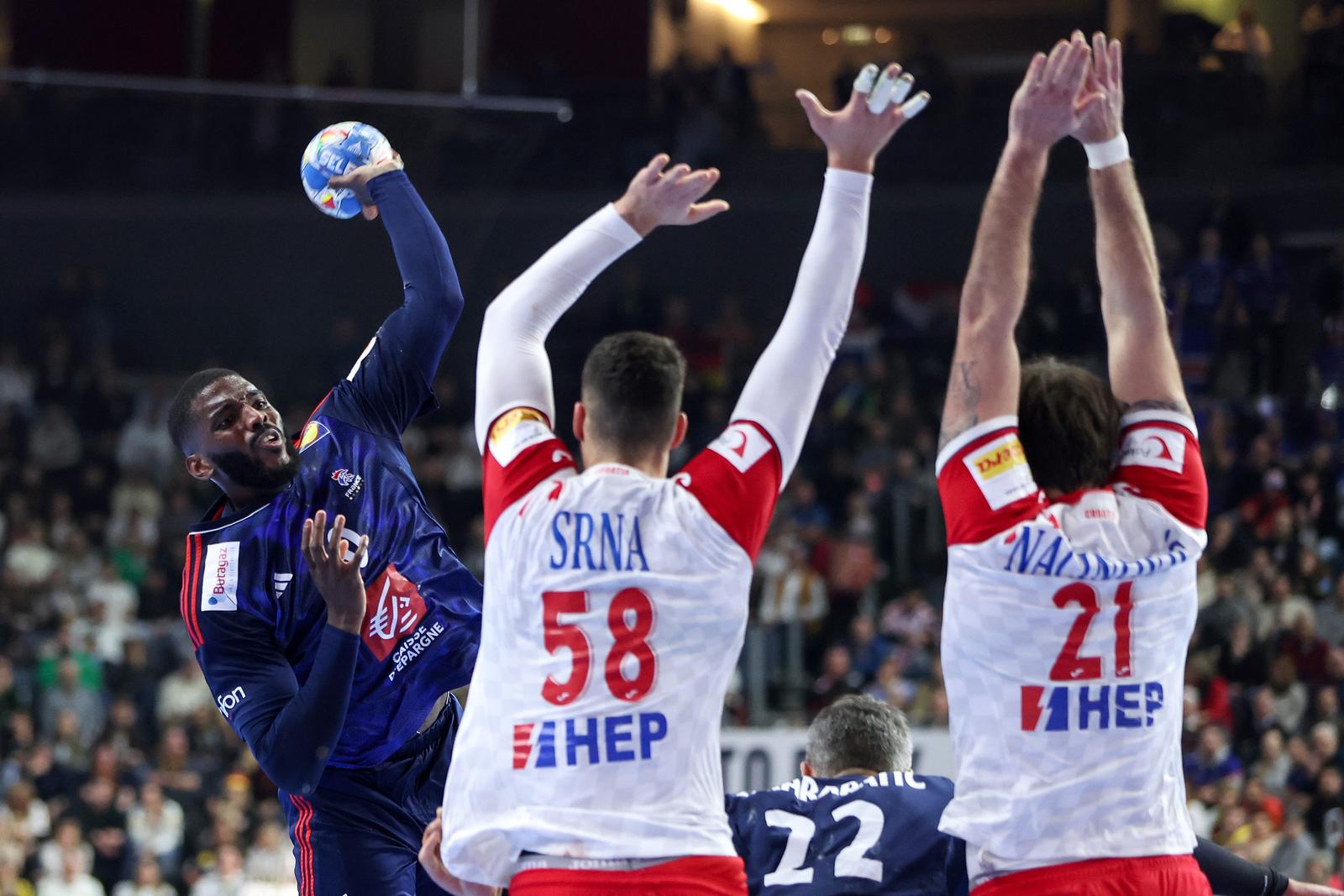 18.01.2024., Njemacka, Koeln - EHF Europsko prvenstvo u rukometu 2024. u Njemackoj. Drugi krug, Francuska - Hrvatska.  Dika Mem, Zvonimir Srna, Veron Nacinovic. Photo: Sanjin Strukic/PIXSELL