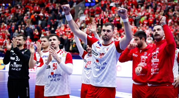 19.01.2023., Malmo Arena, Malmo, Svedska - IHF Svjetsko prvenstvo u rukometu, skupina IV, 3. kolo, Danska - Hrvatska. Ivan Martinovic, Jakov Gojun, Leon Susnja Photo: Pixsell/PIXSELL