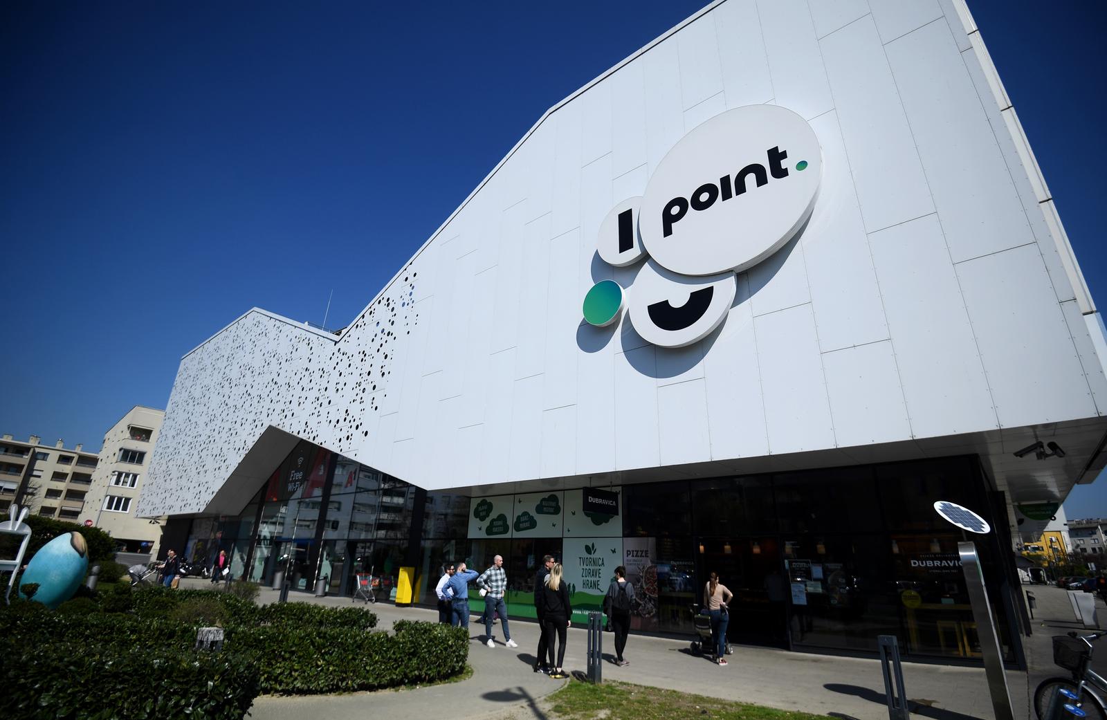 19.03.2020., Zagreb - Trgovacki centar Point, sve trgovine u trgovackim centrima su zatvorene izuzev onih koje prodaju prehrambene i higijenske artikle te ljekove. rPhoto: Marko Lukunic/PIXSELL