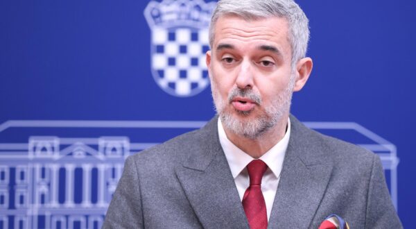 19.12.2023., Zagreb - Na konferenciji za medije Kluba zastupnika Mosta o temi: "Zasto je potreban PUKOM-Povjerenstvo za utvrdjivanje korumpiranosti medija javnim novcem?“ govorio je zastupnik Nino Raspudic.
 Photo: Patrik Macek/PIXSELL