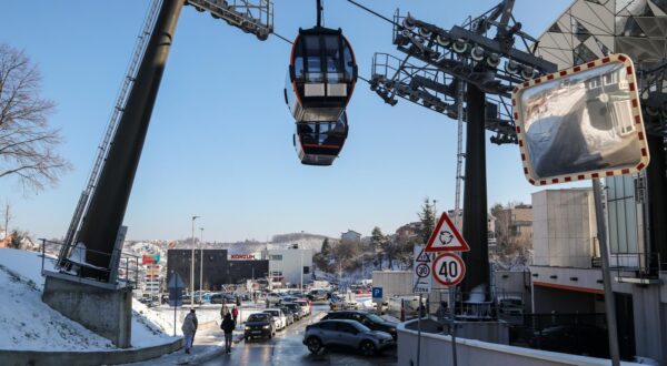 20.01.2024., Zagreb - Za sve posjetitelje Medvednice ovaj vikend, 20. i 21. sijecnja, usluge zicare Sljeme su besplatne sto je automatski dovelo do guzvi odmah u subotu rano ujutro. Photo: Zeljko Hladika/PIXSELL