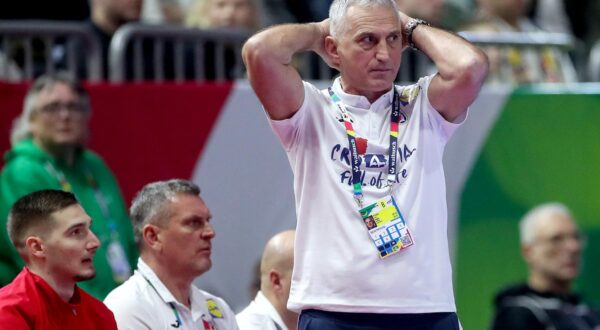 20.01.2024., Lanxess Arena, Koeln, Njemacka - EHF Europsko prvenstvo u rukometu 2024. u Njemackoj. Drugi krug, skupina 1, Madjarska - Hrvatska. Izbornik Hrvatske Goran Perkovac. Photo: Sanjin Strukic/PIXSELL