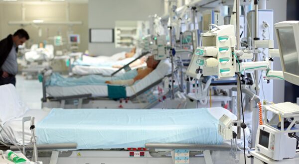 20.02.2013., Avenija Gojka Suska 6, Zagreb - Odjel kardijalne anestezije s intenzivnim lijecenjem u KBC - klinicko bolnickom centru Dubrava. Ilustracija.r"nPhoto: Sanjin Strukic/PIXSELL