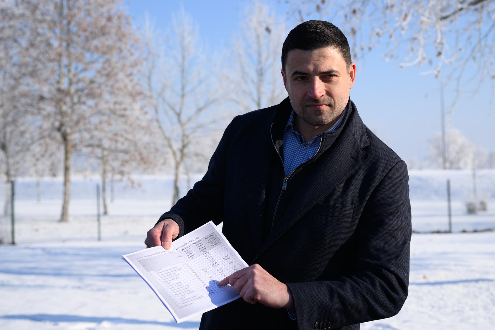 21.01.2024., Zagreb - Predsjednik Socijaldemokrata Grada Zagreba Davor Bernardic odrzao je ispred Zagrebckih otpadnih voda konferenciju za medije na temu: Skrivanjem cijene za raskid ugovora otvara se prostor za korupciju. Photo: Davor Puklavec/PIXSELL