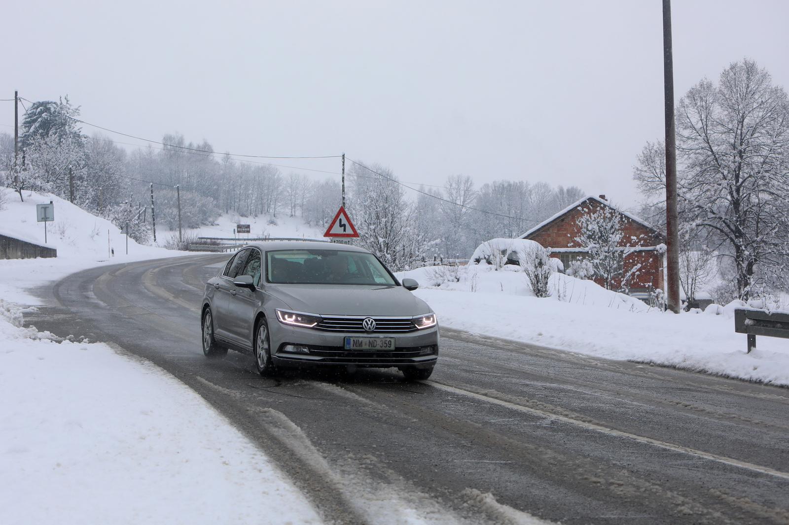 22.01.2023, Duga Resa - Zimski uvjeti na cesti Karlovac- Rijeka prema Gorskom kotaru. Ceste su ociscene no prometuje se otezano. Photo: Kristina Stedul Fabac/PIXSELL
