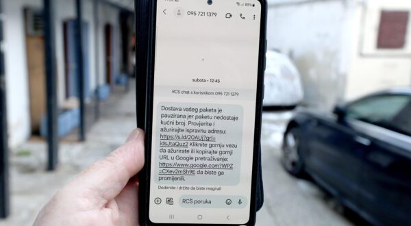 22.01.2024., Zagreb - Hrvatska posta upozorava na SMS prijevaru. Nova kampanja koja je u tijeku laznim SMS-om obavjestava gradjane im posta, navodno, ne moze dostaviti zbog nepotpunih podataka i nudi im link za unos podataka, ukljucivo i broja kartica. 
 Photo: Patrik Macek/PIXSELL