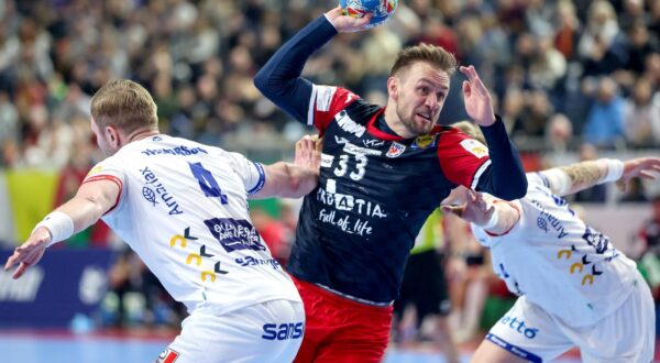 22.01.2024., Lanxess Arena, Koeln, Njemacka - EHF Europsko prvenstvo u rukometu 2024. u Njemackoj. Drugi krug, skupina 1, Hrvatska - Island. Luka Cindric Photo: Sanjin Strukic/PIXSELL