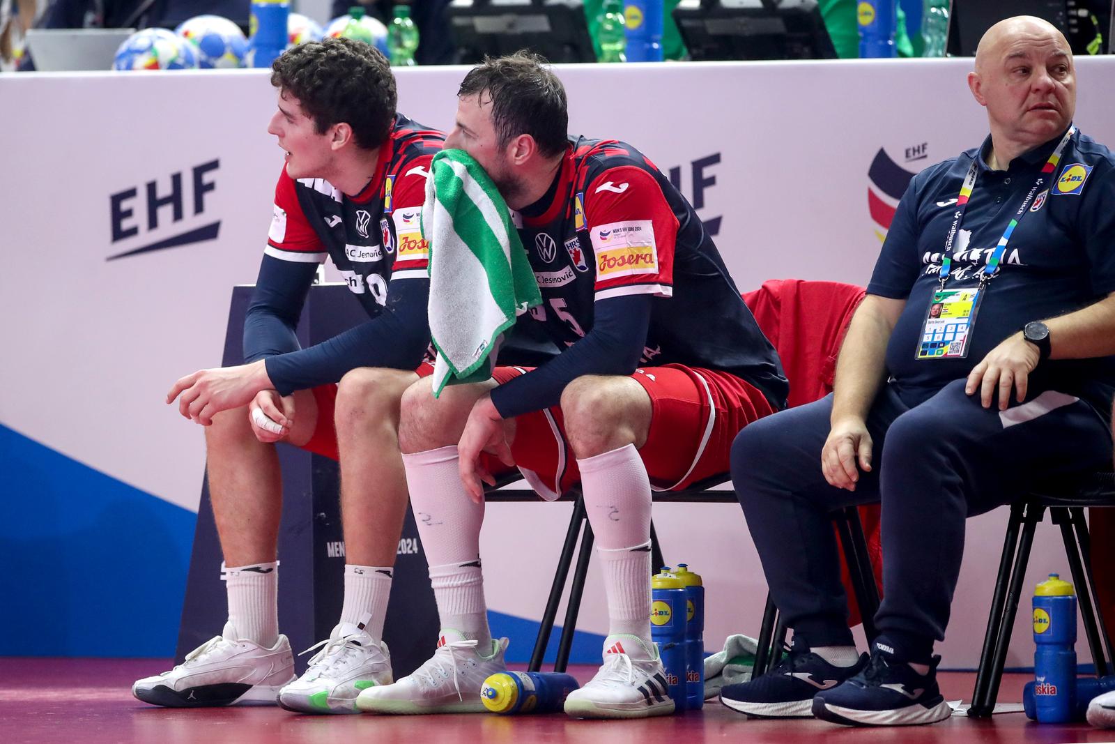 22.01.2024., Lanxess Arena, Koeln, Njemacka - EHF Europsko prvenstvo u rukometu 2024. u Njemackoj. Drugi krug, skupina 1, Hrvatska - Island. Luka Lovre Klarica, Domagoj Duvnjak Photo: Sanjin Strukic/PIXSELL