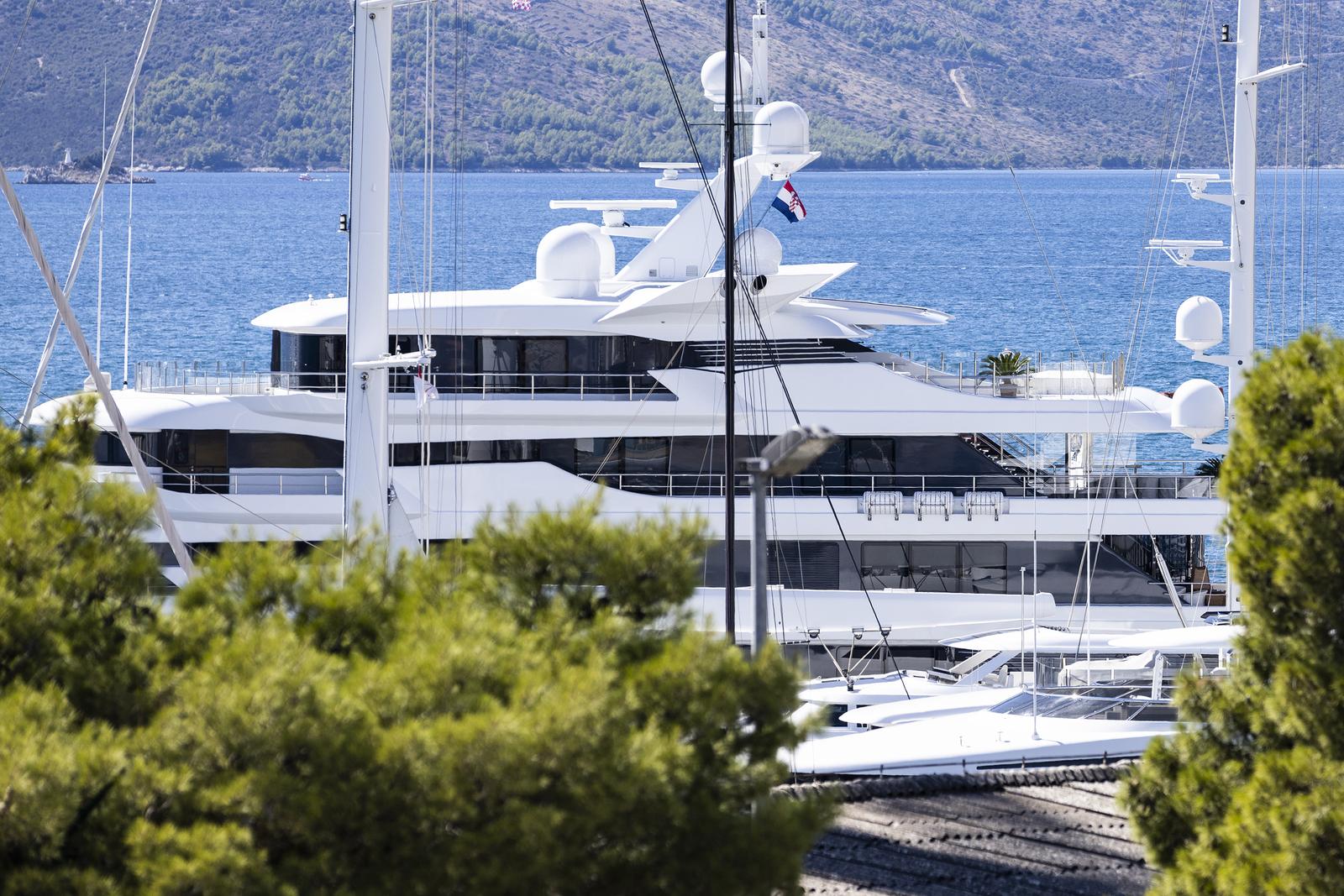 22.09.2022., Split - Jahta Royal Romance uhicenog ruskog oligarha Viktora Medvedchuka jos uvijek se nalazi u Trogiru. Photo: Milan Sabic/PIXSELL