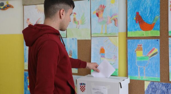 23.04.2023., Sibenik - U Sibeniku se odrzavaju izbori za clanove Vijeca mjesnih odbra i gradskih cetvrti na podrucju Grada Sibenika.
 Photo: Dusko Jaramaz/PIXSELL
