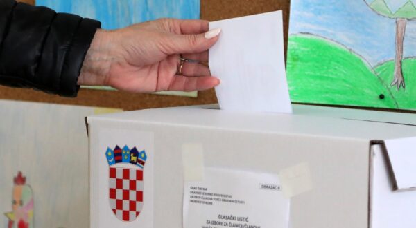 23.04.2023., Sibenik - U Sibeniku se odrzavaju izbori za clanove Vijeca mjesnih odbra i gradskih cetvrti na podrucju Grada Sibenika.
 Photo: Dusko Jaramaz/PIXSELL