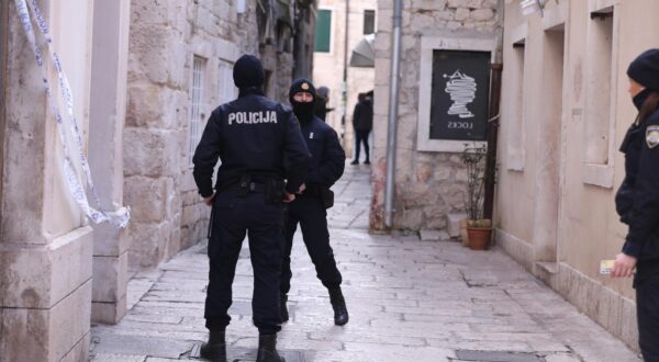 24.01.2024.,Split-Jutros u Dominisovoj ulici pronadjen mrtav muskarac. Na mjestu dogadjalja u tijeku je policijski ocevid. Photo: Ivo Cagalj/PIXSELL