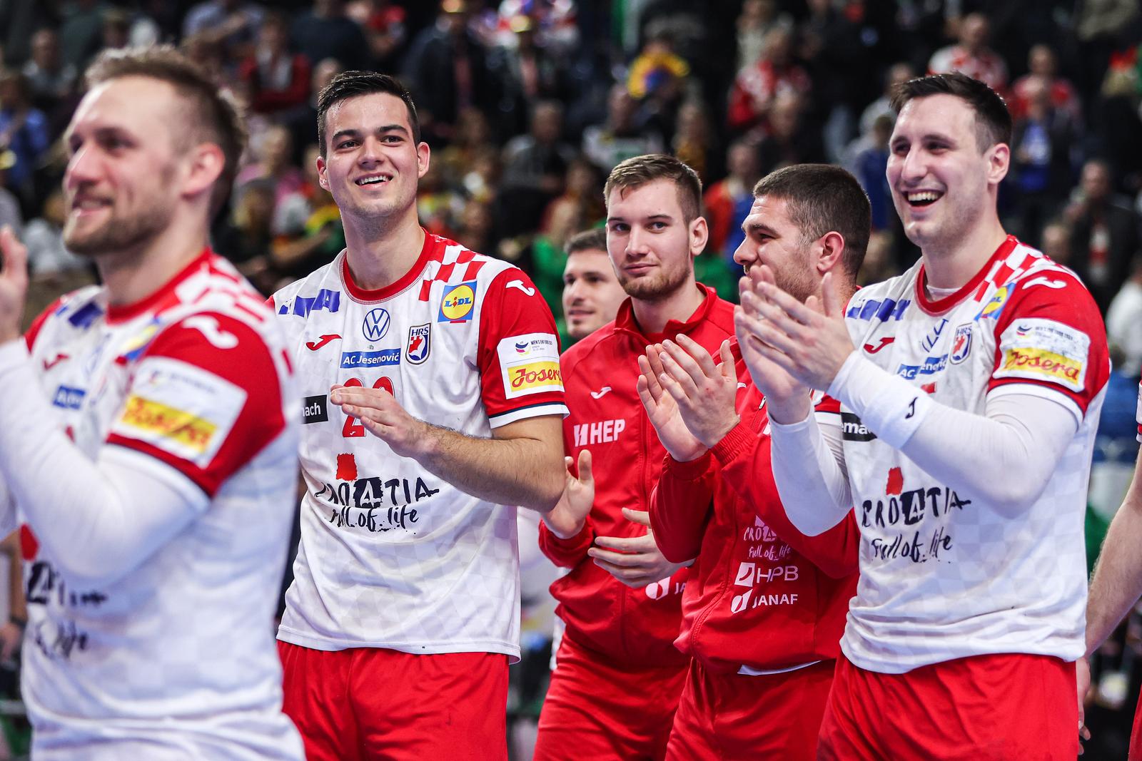 22.01.2024., Lanxess Arena, Koeln, Njemacka - EHF Europsko prvenstvo u rukometu 2024. u Njemackoj. Drugi krug, skupina 1, Njemacka - Hrvatska. Mateo Maras, Tin Lucin, Tomislav Kusan Photo: Sanjin Strukic/PIXSELL