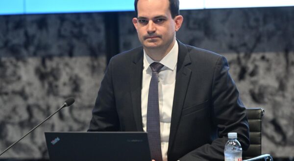 25.1.2024., Zagreb - Prije pocetka sjednice vlade ministri Ivan Malenica, Marin Piletic i Vili Beros predstavili su nove koeficijente, odnosno povecanja placa u javnom i drzavnom sektoru. Photo: Davorin Visnjic/PIXSELL