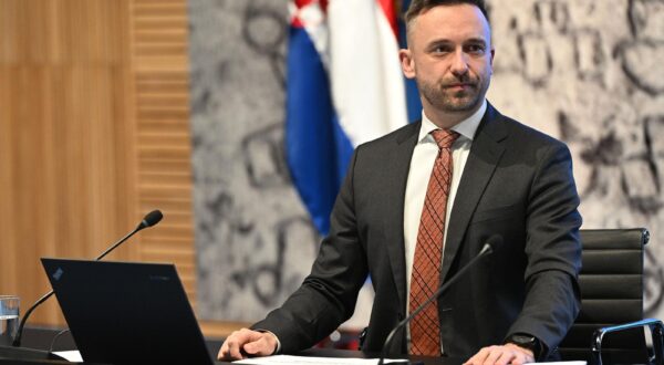 25.1.2024., Zagreb - Prije pocetka sjednice vlade ministri Ivan Malenica, Marin Piletic i Vili Beros predstavili su nove koeficijente, odnosno povecanja placa u javnom i drzavnom sektoru. Photo: Davorin Visnjic/PIXSELL