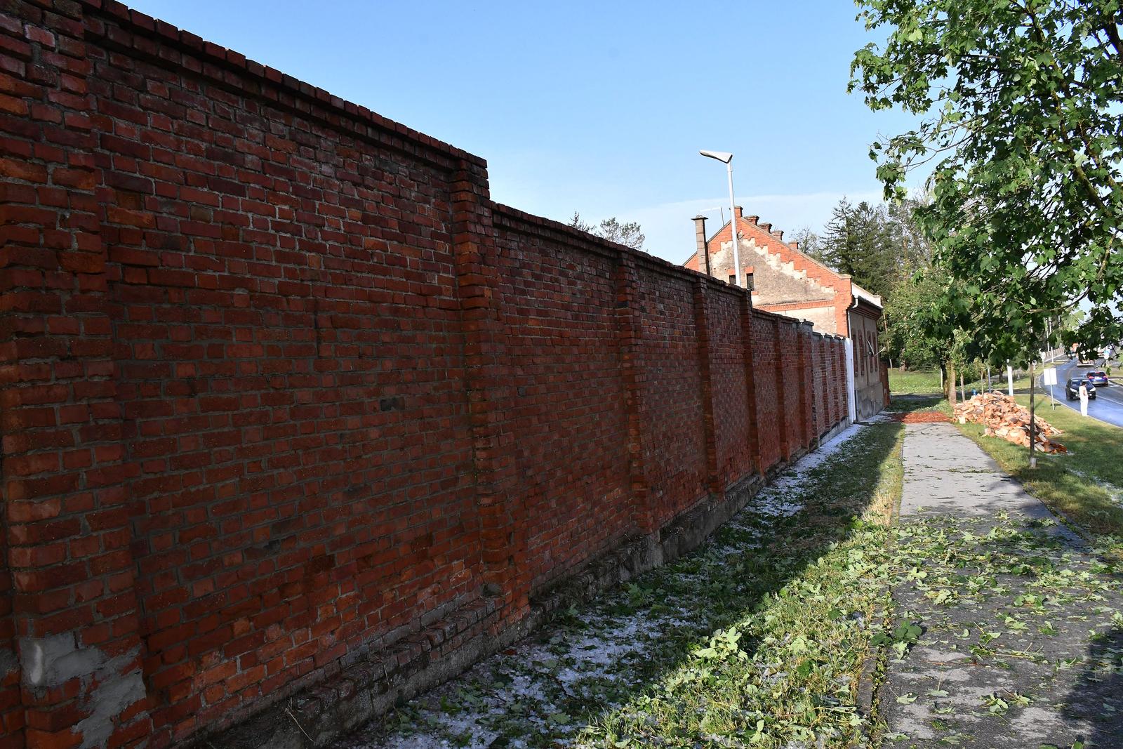 25.06.2021., Pozega - Jako nevrijeme praceno tucom poharalo je Pozegu i okolicu. U pozeskom zatvoru i kaznionici oluja je srusila debeli zatvorski zid kojim je kaznionica opasana s juga. Photo: Ivica Galovic/PIXSELL
