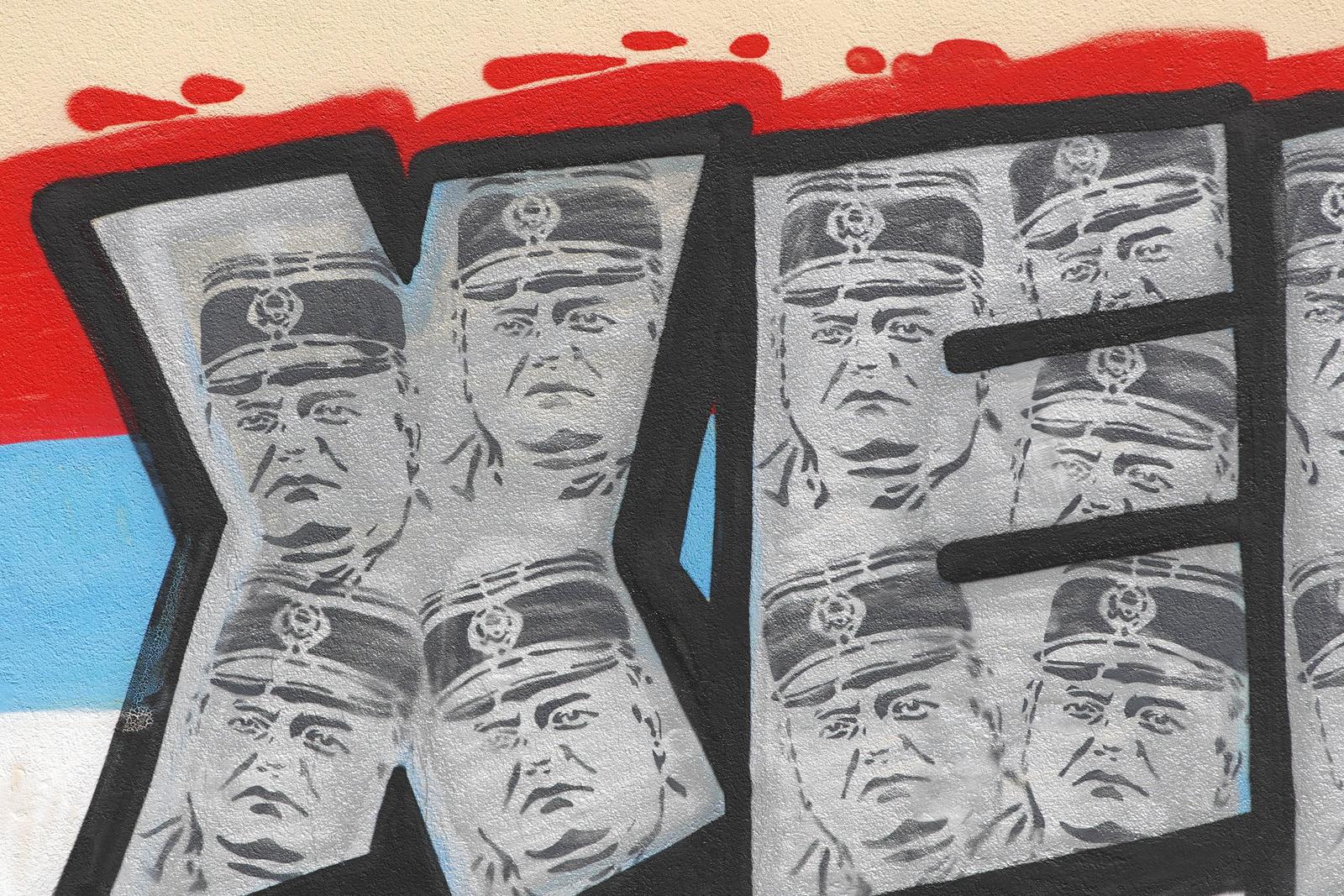 25.08.2023., Banja Luka, Bosna i Hercegovina - Novi grafiti s podrskom Ratku Mladicu, zapovjedniku Vojske Republike Srpske, koji je u Hagu pred Medjunarodnim sudom pravde presudjen za ratne zlocine za vrijeme rata u BiH. Photo: Dejan Rakita/PIXSELL