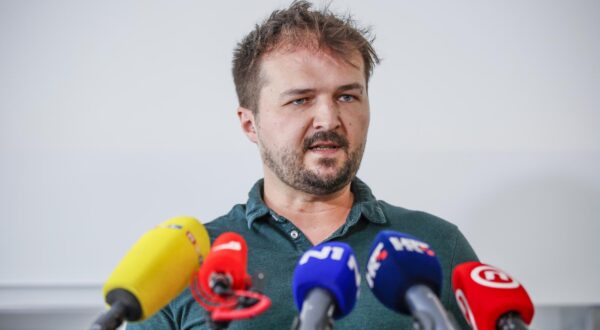 26.05.2022., Zagreb - Predsjednik udruge Duga obitelji Daniel Martinovic odrzao je konferenciju za novinare.   Photo: Slavko Midzor/PIXSELL