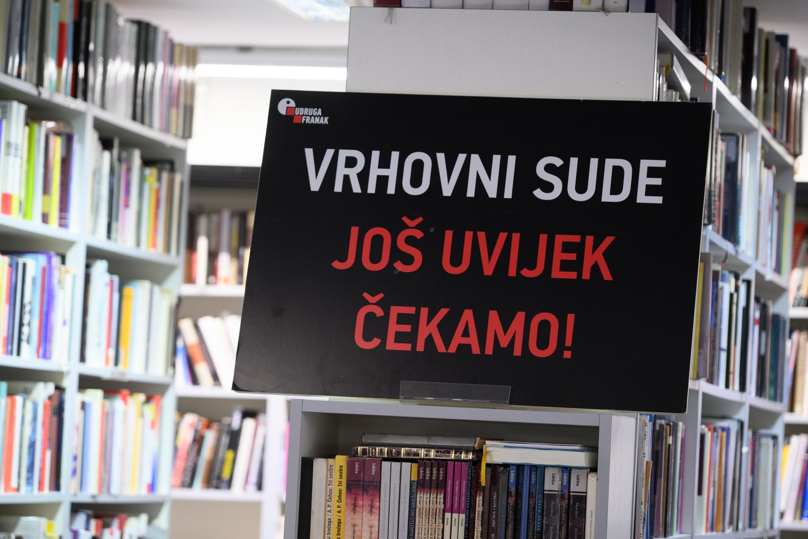 26.08.2023., Zagreb - Konferencija za novinare Udruge Franak o odlukama Ustavnog suda, koje se odnose na potrosace s konvertiranim kreditima u svicarskim francima i njihove pojedinacne tuzbe, odrzana je u Knjiznici i citaonici Bogdan Ogrizovic. Plakati Udruge Franak.
 Photo: Davor Puklavec/PIXSELL