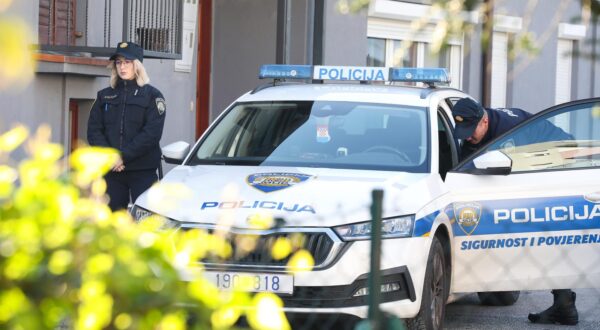 25.11.2023., Zagreb -U zagrebackom naselju Rudes u Aninoj ulici sinoc je doslo do eksplozije u dvoristu jedne zgrade. Policijski ocevid nastavljen je i u jutarnjim satima. U dvoriste su bacene dvije rucne bombe. Photo: Emica Elvedji/PIXSELL