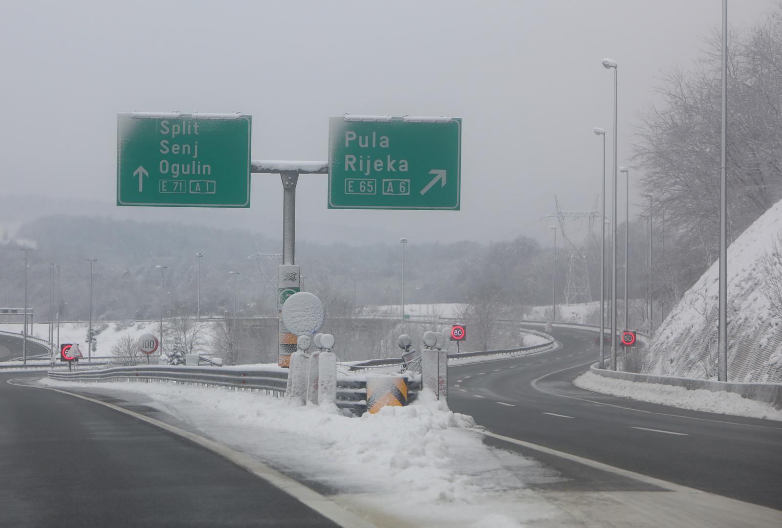 27.02.2023., Karlovac - Stanje na autocesti A1 na kojoj gotovo nema prometa zbog snijega koji je padao cijelu noc. Photo: Kristina Stedul-Fabac/PIXSELL