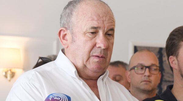 27.06.2022., Rogoznica - Zeljko Kerum odrzao konferenciju za novinare na temu izvanrednih izbora u gradu Splitu.
 Photo: Hrvoje Jelavic/PIXSELL