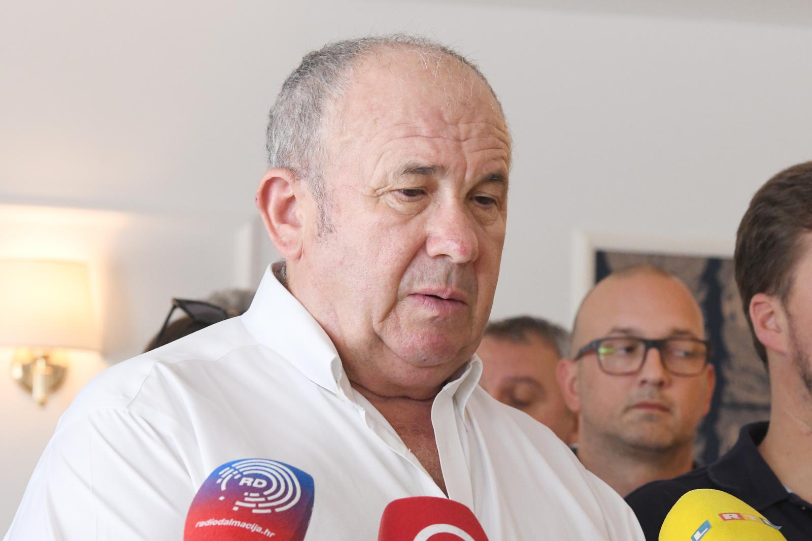 27.06.2022., Rogoznica - Zeljko Kerum odrzao konferenciju za novinare na temu izvanrednih izbora u gradu Splitu.
 Photo: Hrvoje Jelavic/PIXSELL
