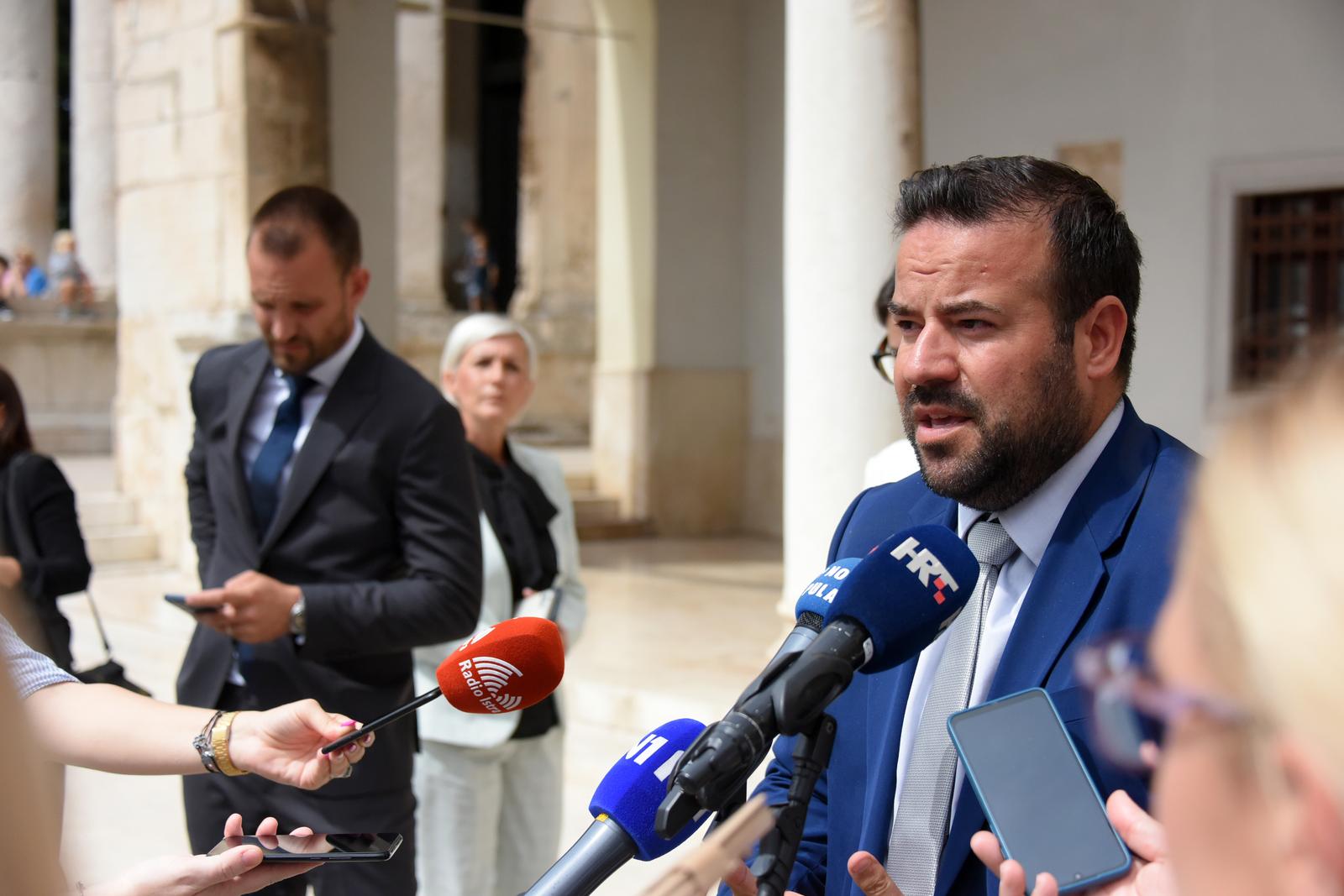 29.08.2023., Pula - Ministar regionalnog razvoja i fondova Europske unije, Sime Erlic u sluzbenom je posjetu Puli i Istri. Tom ga je prigodom ugostio pulski gradonacelnik Filip Zoricic. Photo: Sasa Miljevic / PIXSELL/PIXSELL