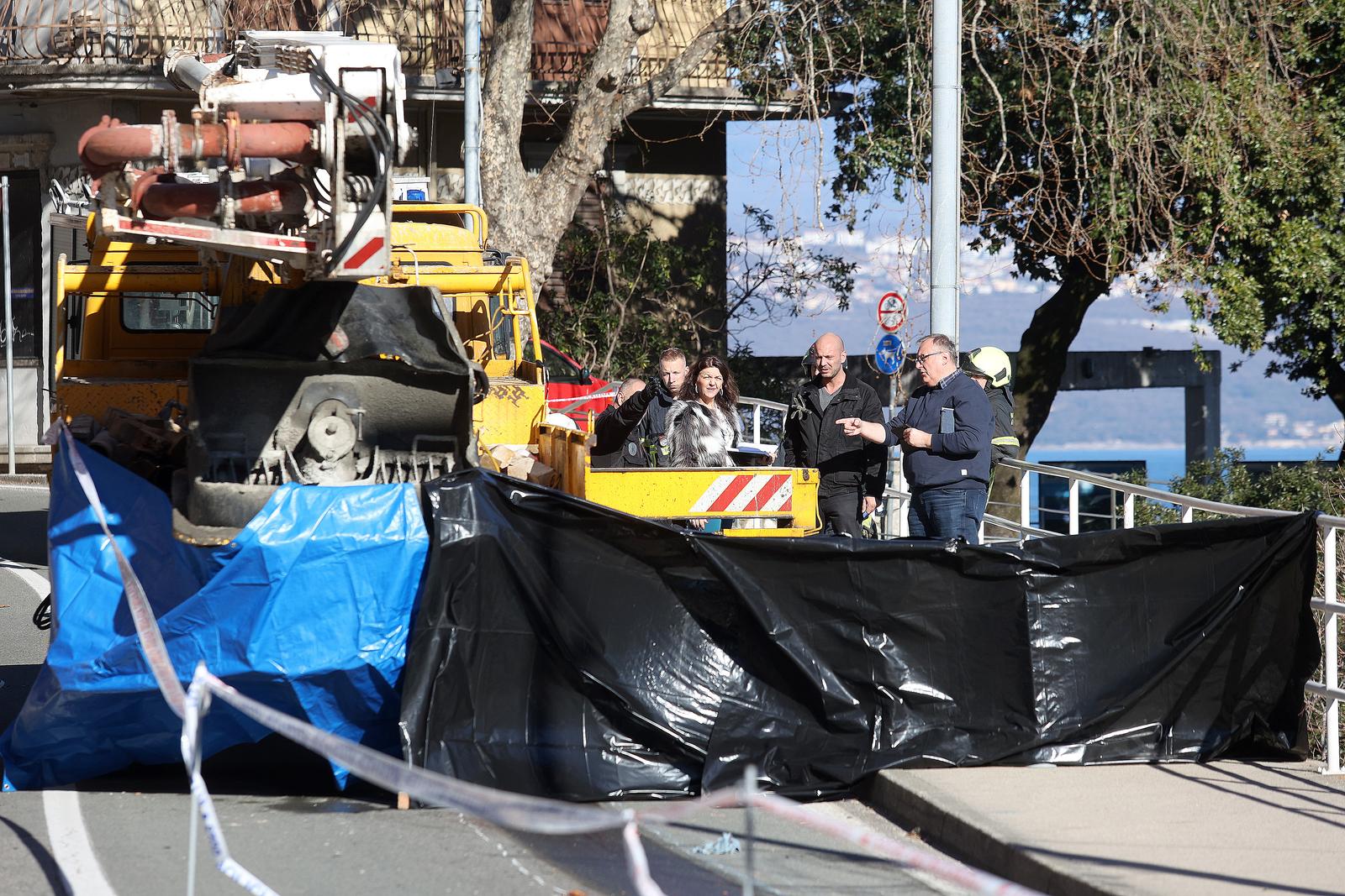 30.01.2024., Lovran - U tragicnoj prometnoj nesreci kod hotrela Park u Lovranu poginula je jedna djevojka, na koju je, na nogostupu naletjelo teretno vozilo, a jos dvije osobe su tom prilikom ozlijedjene. Photo: Nel Pavletic/PIXSELL