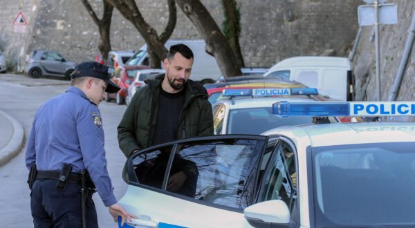 30.01.2024., Split - Dogradonacelnika Splita Bojana Ivosevica privela policija na ispitivanje jer je ponovno zaustavio rusenje stabla na gradilistu kod tvrdjave Gripe Photo: Ivana Ivanovic/PIXSELL