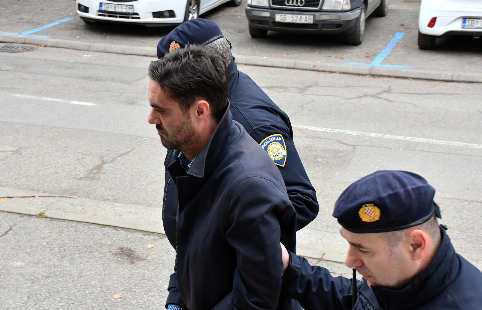 30.12.2023., Slavonski Brod - ​Sudcu istrage priveden Vjekoslav Potocanac, bivsi ravnatelj zupanijskoga Centra za socijalnu skrb Pozega, koji je uhicen zbog obiteljskog nasilja. Sudac ce mu odrediti istrazni zatvor ili pustanje na slobodu. Photo: Ivica Galovic/PIXSELL