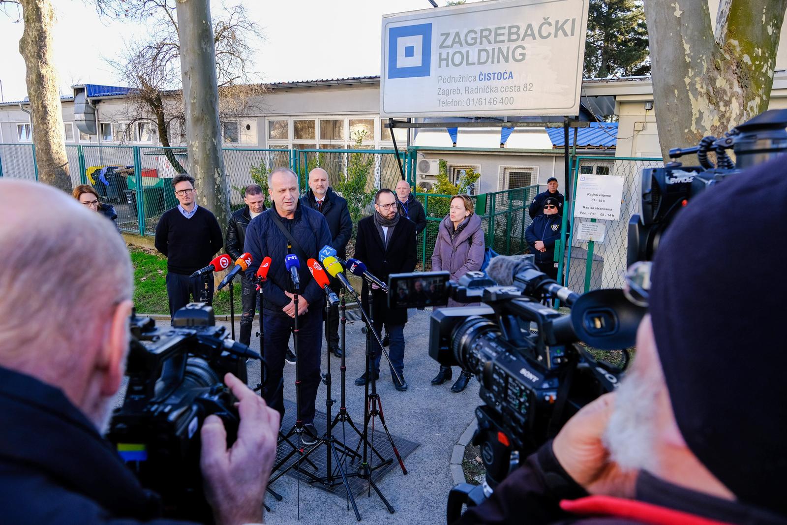 31.01.2023., Zagreb - Tomislav Tomasevic dao je izjavu za medije nakon sastanka s predstavnicima radnika Cistoce. Photo: Slaven Branislav Babic/PIXSELL