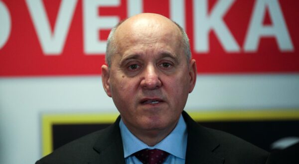 31.01.2024., Velika Gorica - Potpredsjednik Vlade i ministar prostornog uredjenja, graditeljstva i drzavne imovine Branko Bacic,  boravio je u radnom posjetu Gradu Velikoj Gorici te odrzao sastanak s gradonacelnikom Kresimirom Ackarom na temu upravljanja imovinom u drzavnom vlasnistvu i obnovu zgrada ostecenih potresom. Tom prilkom potpisali su i sporazum od dodjeli modularnih mobilnih kucica za stambeno zbrinjavanje gradjana cije su nekretnine stradale u potresu. Photo: Zeljko Hladika/PIXSELL