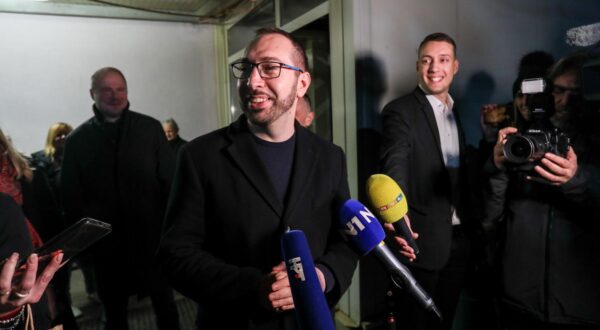 31.12.2023., Zagreb - Gradonacelnik Grada Zagreba Tomislav Tomasevic u obilasku dezurnih sluzbi uoci Nove Godine. Gradonacelnik Tomislav Tomasevic obisao je Prihvatiliste za beskucnike Crvenog kriza u Kosnici. Photo: Zeljko Hladika/PIXSELL