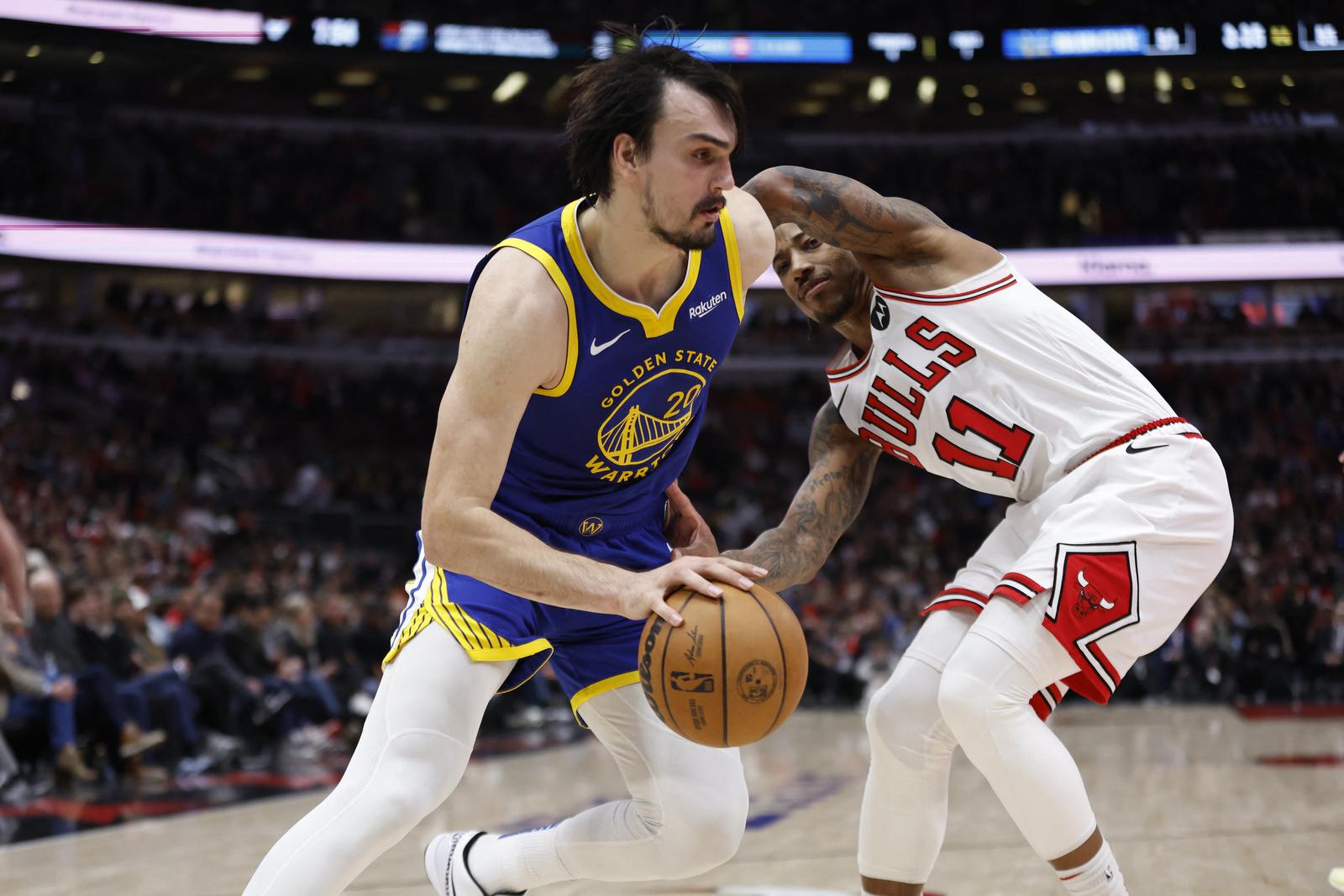 Jan 12, 2024; Chicago, Illinois, USA; Golden State Warriors forward Dario Saric (20) drives against Chicago Bulls forward DeMar DeRozan (11) during the first half at United Center. Mandatory Credit: Kamil Krzaczynski-USA TODAY Sports Photo: KAMIL KRZACZYNSKI/REUTERS