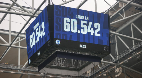 Gelsenkirchen, Deutschland, 17.02.24:  Anzeigetafel waehrend des Spiels der 2. Bundesliga zwischen FC Schalke 04 vs SV Wehen Wiesbaden in der Veltins-Arena am 17. February 2024 in Gelsenkirchen, Deutschland. (Foto von Stefan Brauer/DeFodi Images)

Gelsenkirchen, Germany, 17.02.24:  scoreboard during the 2. Bundesliga match between FC Schalke 04 vs SV Wehen Wiesbaden at Veltins-Arena on February 17, 2024 in Gelsenkirchen, Germany. (Photo by Stefan Brauer/DeFodi Images) DFB/DFL REGULATIONS PROHIBIT ANY USE OF PHOTOGRAPHS AS IMAGE SEQUENCES AND/OR QUASI-VIDEO.