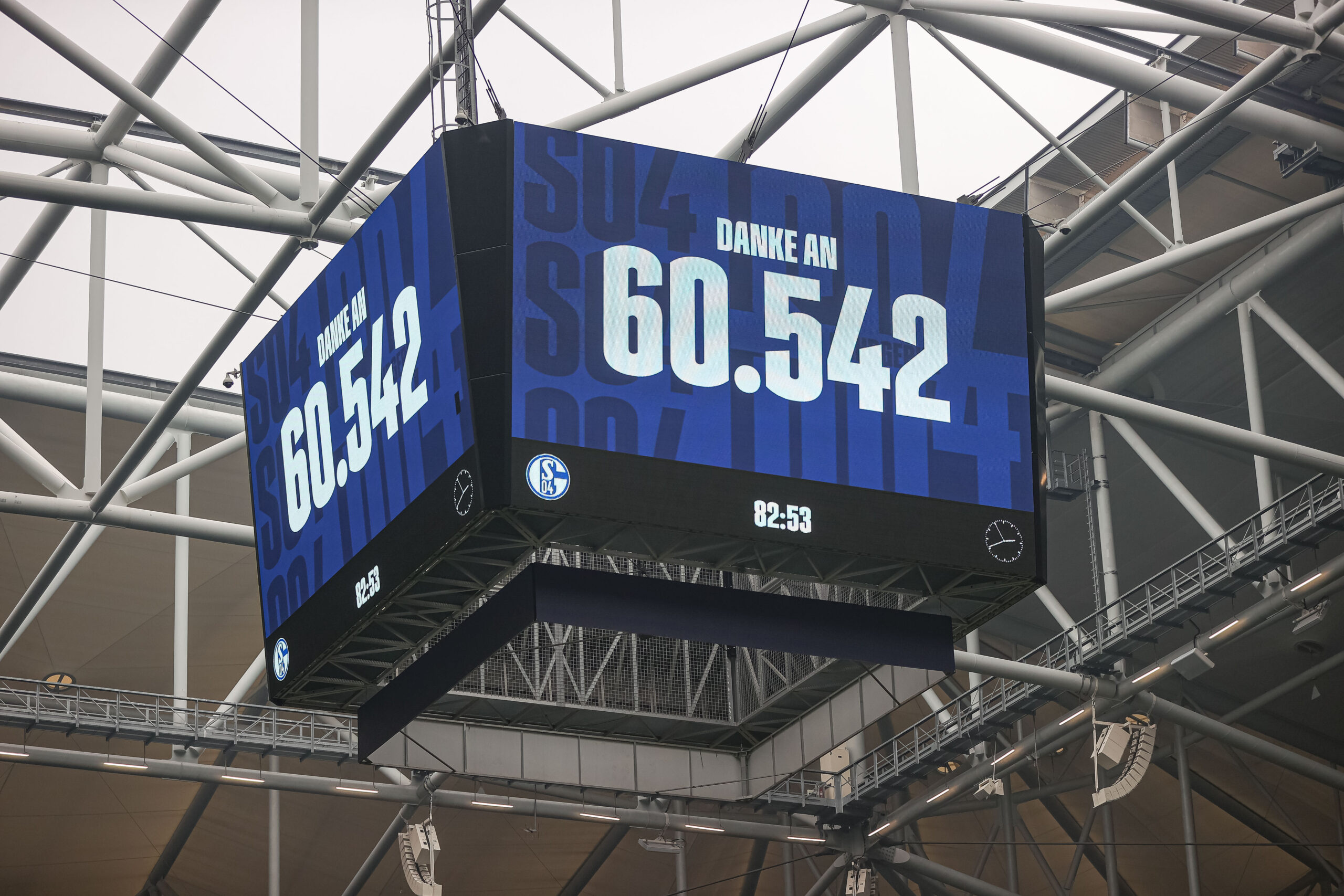 Gelsenkirchen, Deutschland, 17.02.24:  Anzeigetafel waehrend des Spiels der 2. Bundesliga zwischen FC Schalke 04 vs SV Wehen Wiesbaden in der Veltins-Arena am 17. February 2024 in Gelsenkirchen, Deutschland. (Foto von Stefan Brauer/DeFodi Images)

Gelsenkirchen, Germany, 17.02.24:  scoreboard during the 2. Bundesliga match between FC Schalke 04 vs SV Wehen Wiesbaden at Veltins-Arena on February 17, 2024 in Gelsenkirchen, Germany. (Photo by Stefan Brauer/DeFodi Images) DFB/DFL REGULATIONS PROHIBIT ANY USE OF PHOTOGRAPHS AS IMAGE SEQUENCES AND/OR QUASI-VIDEO.