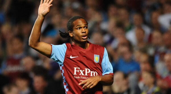 Bildnummer: 06287102  Datum: 06.08.2010  Copyright: imago/Colorsport
Football - Pre-Season Friendly - Aston Villa vs. Valencia FC - Nathan Delfouneso of Aston Villa in action at Villa Park, Birmingham PUBLICATIONxINxGERxSUIxAUTxHUNxPOLxUSAxONLY; Fussball Herren Testspiel 2010 2011 Birmingham Einzelbild England Premier League vdig xng 2010 quer 

Image number 06287102 date 06 08 2010 Copyright imago Color Sports Football Pre Season Friendly Aston Villa vs Valencia FC Nathan Delfouneso of Aston Villa in Action AT Villa Park Birmingham PUBLICATIONxINxGERxSUIxAUTxHUNxPOLxUSAxONLY Football men try out 2010 2011 Birmingham Single England Premier League Vdig  2010 horizontal