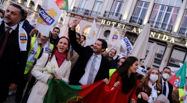 FILE PHOTO: Far right political party Chega leader Andre Ventura gestures during a rally on the final day of campaigning ahead of Portugal's general election, in Lisbon, Portugal, January 28, 2022. REUTERS/Pedro Nunes/File Photo Photo: PEDRO NUNES/REUTERS