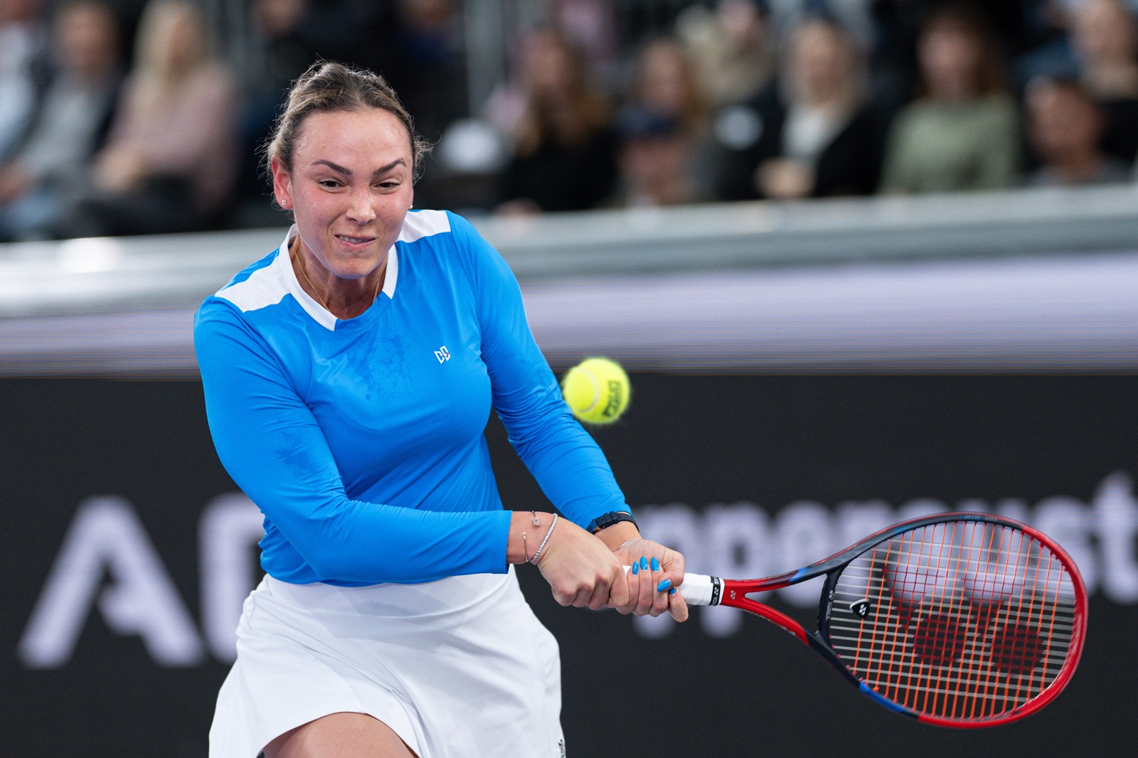 epa11123270 Donna Vekic of Croatia in action during her semi final match against Ekaterina Alexandrova of Russia at the WTA Upper Austria Ladies tennis tournament in Linz, Austria, 03 February 2024.  EPA/CHRISTIAN BRUNA