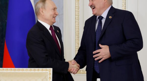 epa11112637 Russian President Vladimir Putin (L) and Belarusian President Alexander Lukashenko react as they shake hands during a meeting of the Supreme State Council of the Russia-Belarus Union State in St. Petersburg, Russia, 29 January 2024. At a meeting of the Supreme State Council of the Union State, Alexander Lukashenko announced the need to intensify cooperation in the field of import substitution and proposed creating a union media holding.  EPA/DMITRY ASTAKHOV / SPUTNIK / GOVERNMENT PRESS SERVICE POOL MANDATORY CREDIT