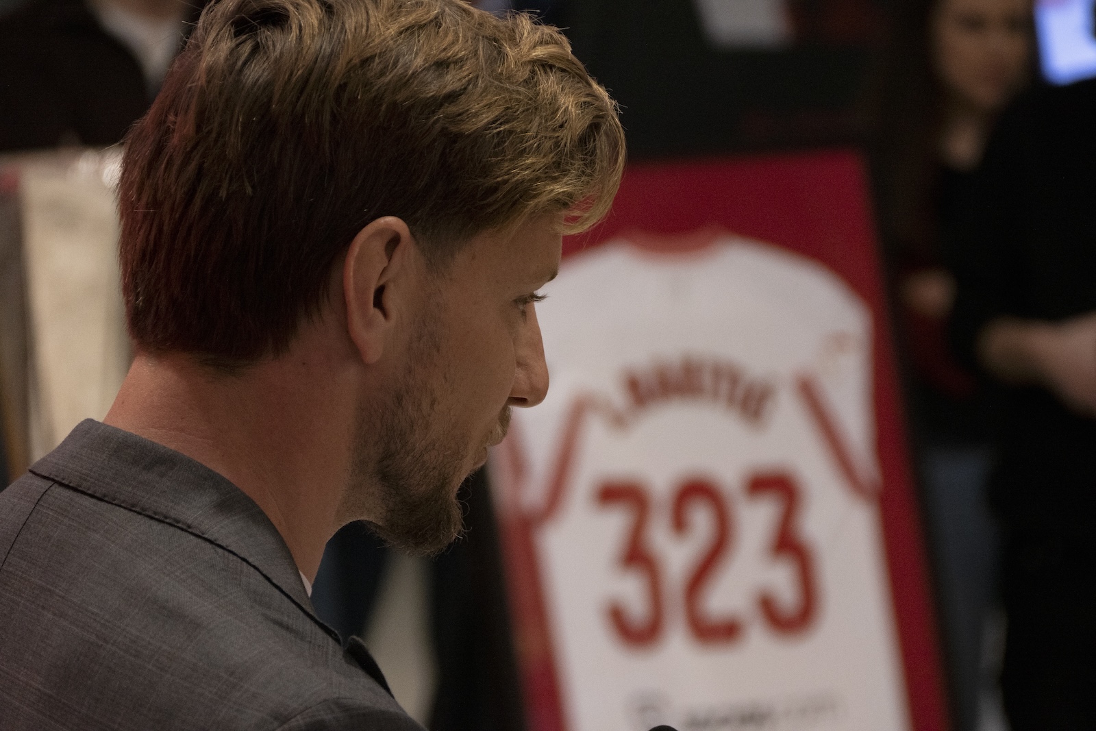 epa11114200 Croatian midfielder Ivan Rakitic reacts during his farewell press conference in Seville, Spain, 30 January 2024. Rakitic leaves Sevilla FC after 323 official soccer matches over to terms, 2011 to 2014 and 2020 to 2024, to join Saudi Pro League club Al-Shabab.  EPA/David Arjona