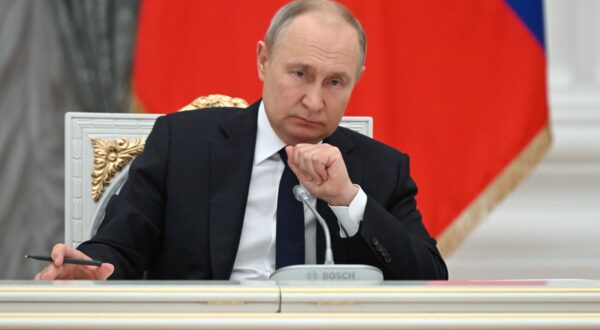 epa11116640 Russian President Vladimir Putin chairs a government meeting on the social and economic development of the new regions of Russia, in Moscow, Russia, 31 January 2024.  EPA/KRISTINA KORMILITSYNA /SPUTNIK/KREMLIN POOL MANDATORY CREDIT