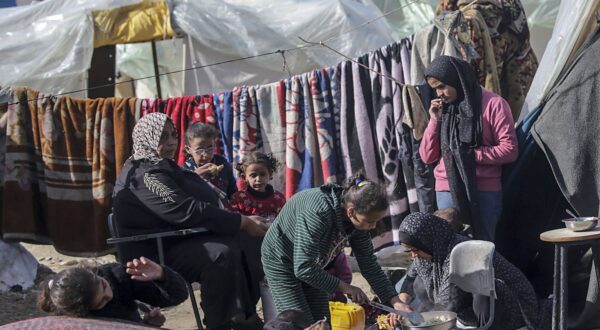 epa11118446 Members of a Palestinian family, who fled from the northern Gaza Strip, cook outside their shelter in Deir Al Balah, Gaza Strip, 01 February 2024. More than 27,000 Palestinians and over 1,300 Israelis have been killed, according to the Palestinian Health Ministry and the Israel Defense Forces (IDF), since Hamas militants launched an attack against Israel from the Gaza Strip on 07 October 2023, and the Israeli operations in Gaza and the West Bank which followed it. Since 07 October 2023, up to 1.9 million people, or more than 85 percent of the population, have been displaced throughout the Gaza Strip, some more than once, according to the United Nations Relief and Works Agency for Palestine Refugees in the Near East (UNRWA), which added that most civilians in Gaza are in 'desperate need of humanitarian assistance and protection'.  EPA/MOHAMMED SABER