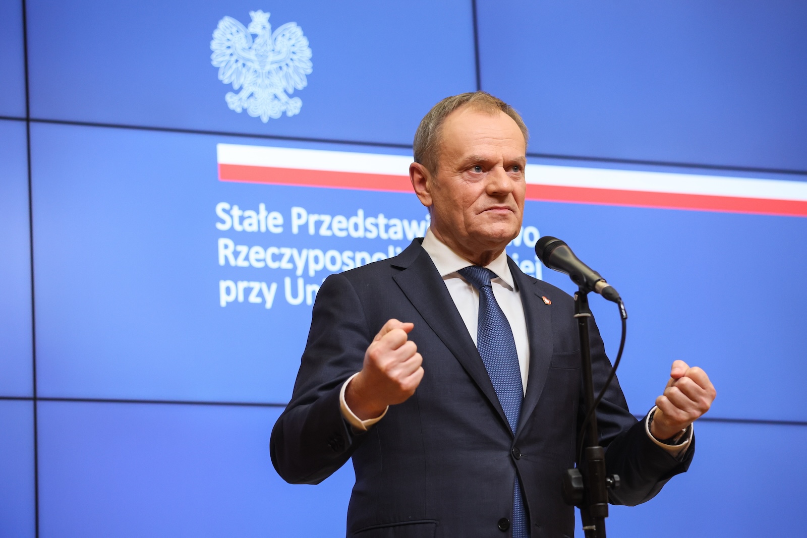 epa11118751 Polish Prime Minister Donald Tusk answers journalists' questions during a break in the Extraordinary Meeting of the European Council in Brussels, Belgium, 01 February 2024. EU leaders gather in Brussels to discuss the mid-term revision of the EU's long-term budget for 2021-2027, including support to Ukraine.  EPA/LESZEK SZYMANSKI POLAND OUT