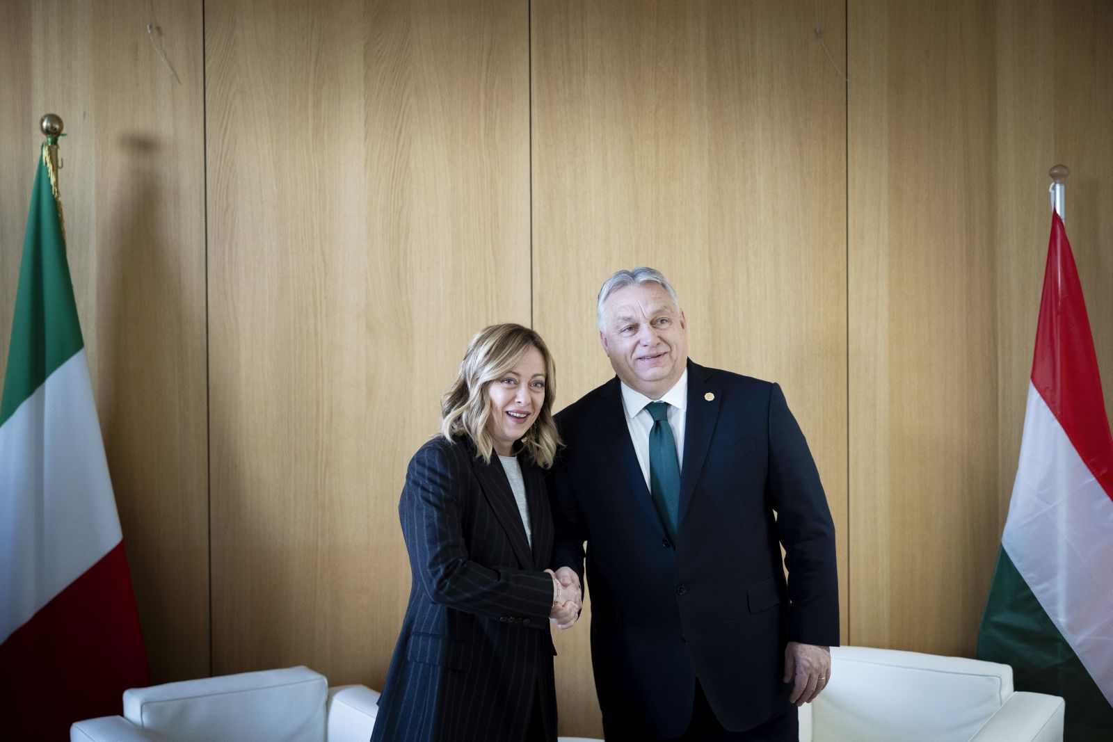 epa11117495 A handout photo made available by the Hungarian Prime Minister's Press Office shows Italian Prime Minister Giorgia Meloni (L) and Hungarian Prime Minister Viktor Orban shaking hands during their bilateral meeting ahead of a Special European Council in Brussels, Belgium, 01 February 2024. EU leaders gather in Brussels to discuss the mid-term revision of the EU's long-term budget for 2021-2027, including support to Ukraine.  EPA/ZOLTAN FISCHER/HUNGARIAN PRIME MINISTER'S PRESS OFFICE/HANDOUT HUNGARY OUT HANDOUT EDITORIAL USE ONLY/NO SALES HANDOUT EDITORIAL USE ONLY/NO SALES