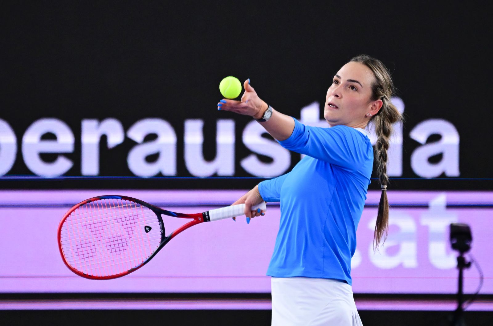 epa11120453 Donna Vekic of Croatia in action during her quarter final match against Clara Burel of France at the WTA Upper Austria Ladies tennis tournament in Linz, Austria, 02 February 2024.  EPA/CHRISTIAN BRUNA