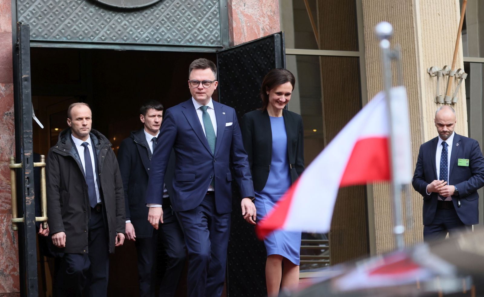 epa11128885 Speaker of the Seimas of Lithuania Viktorija Cmilyte-Nielsen (C-R) welcomes Polish Sejm Speaker Szymon Holownia (C-L) before their meeting at the Lithuanian parliament building in Vilnius, Lithuania, 05 February 2024. Speaker Holownia is on a two-day visit to the Republic of Lithuania. The topics he intends to discuss with Lithuanian politicians include the issue of security in the context of the threat from Russia, as well as the place of Poland and Lithuania in the European Union and EU reform. Moreover, he will also discuss the rights of the Polish minority living in Lithuania.  EPA/LESZEK SZYMANSKI POLAND OUT